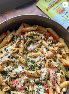 Creamy chicken fajita pasta in a pan